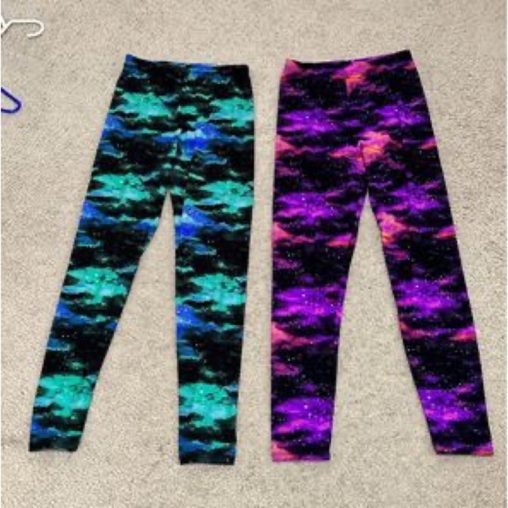 Boutique Bought ~Butter Soft Leggings 
Orig $45 each multiple style will bundle